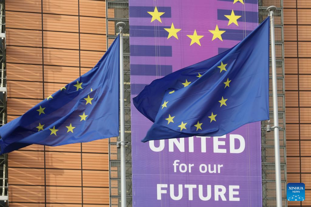 EU unveils plan to boost competitiveness